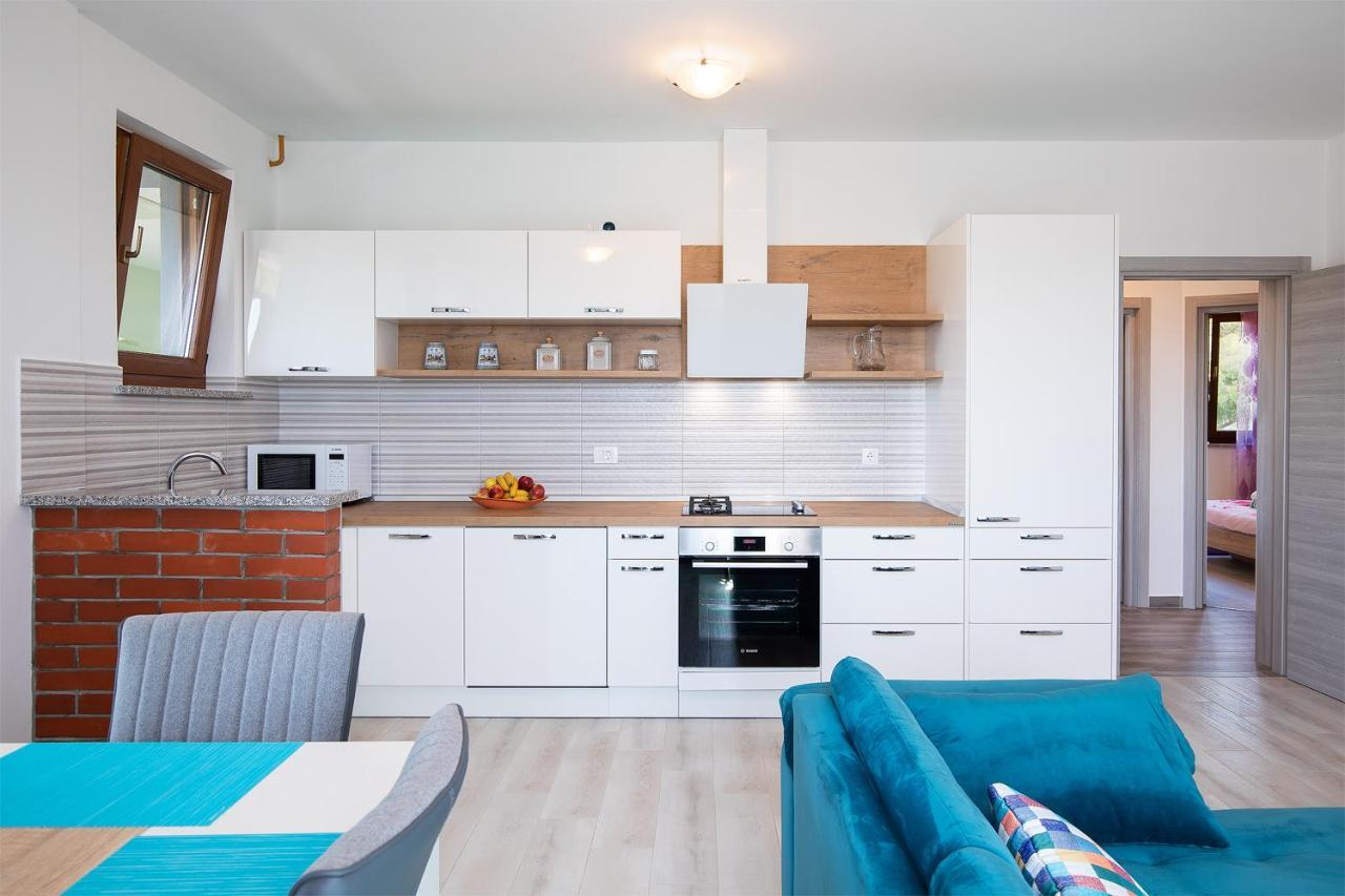 Kaylie Apartment プーラ エクステリア 写真
