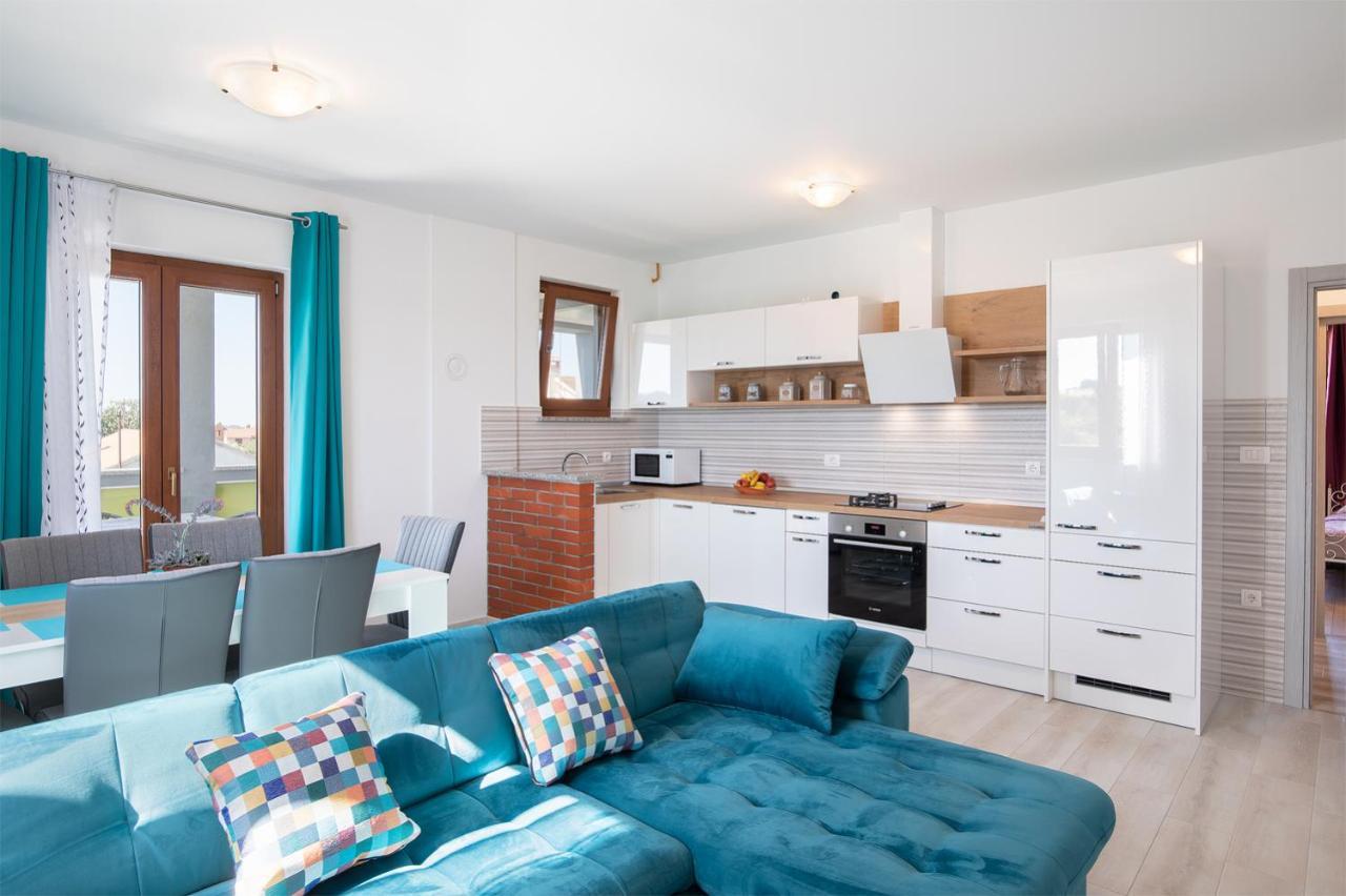 Kaylie Apartment プーラ エクステリア 写真