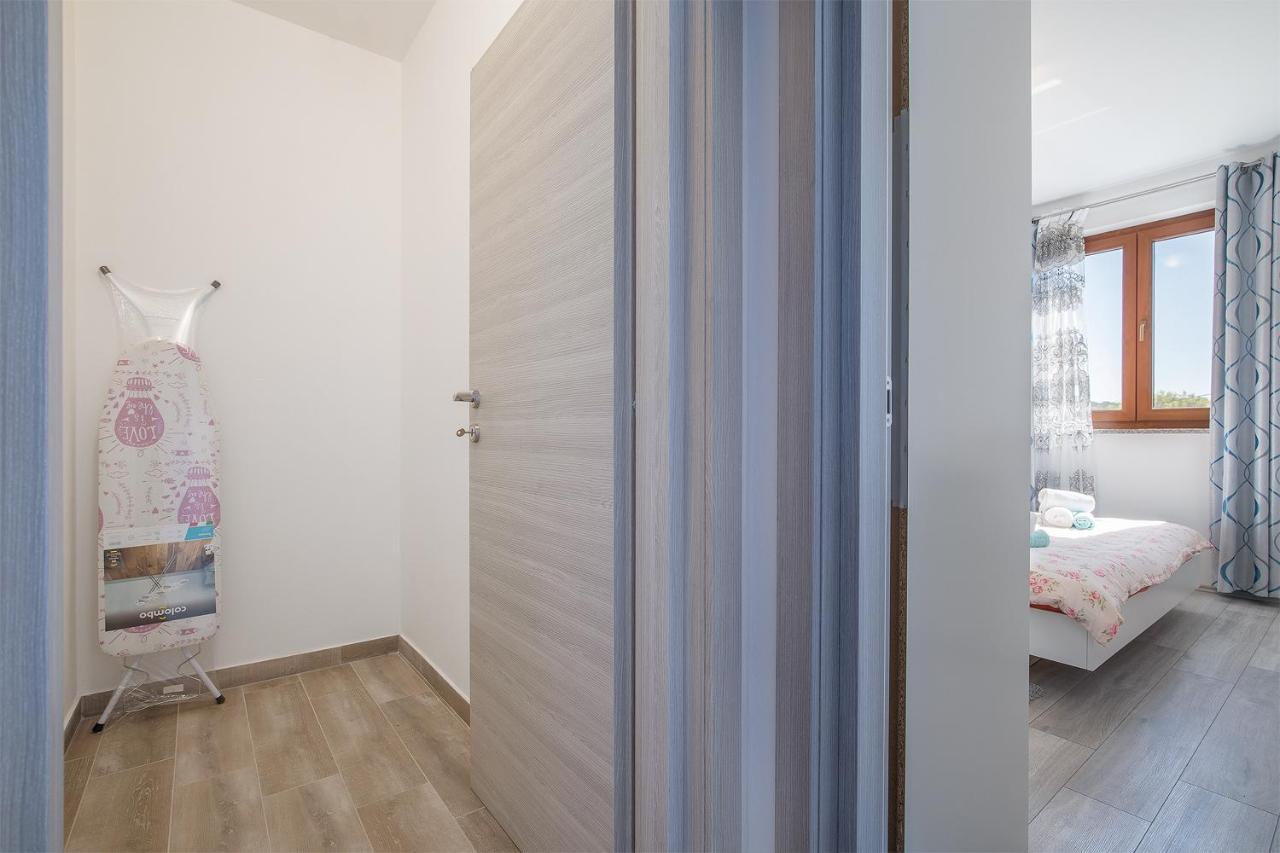 Kaylie Apartment プーラ エクステリア 写真