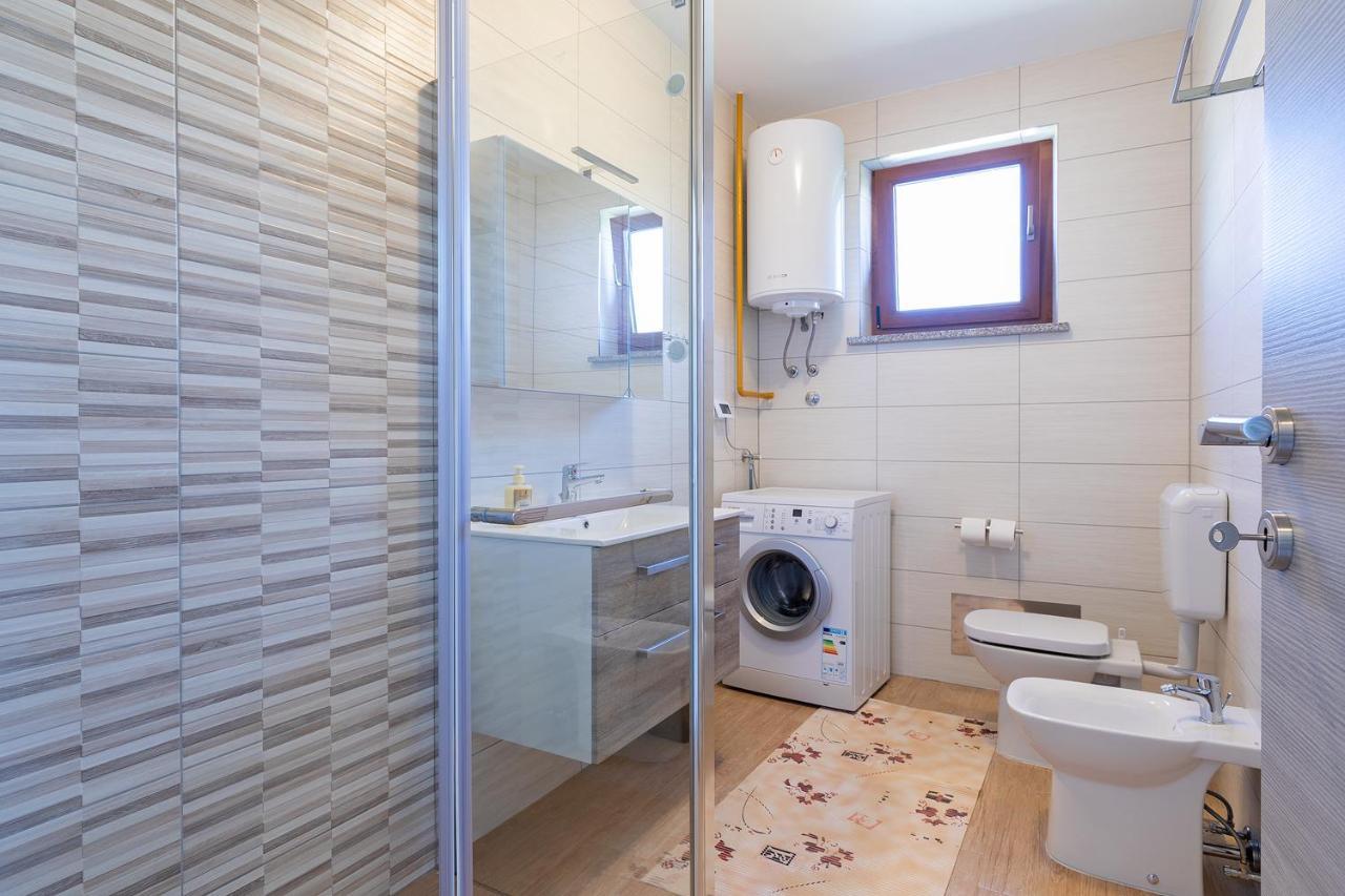 Kaylie Apartment プーラ エクステリア 写真